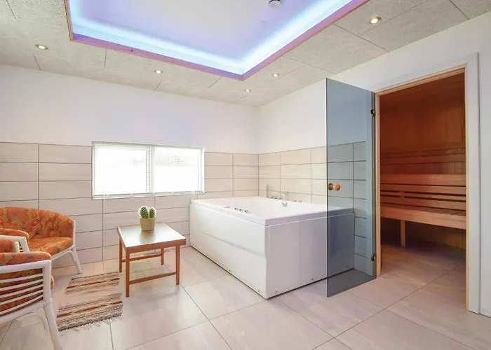 Four-bedroom In Ejstrupholm Сasa de vacaciones *